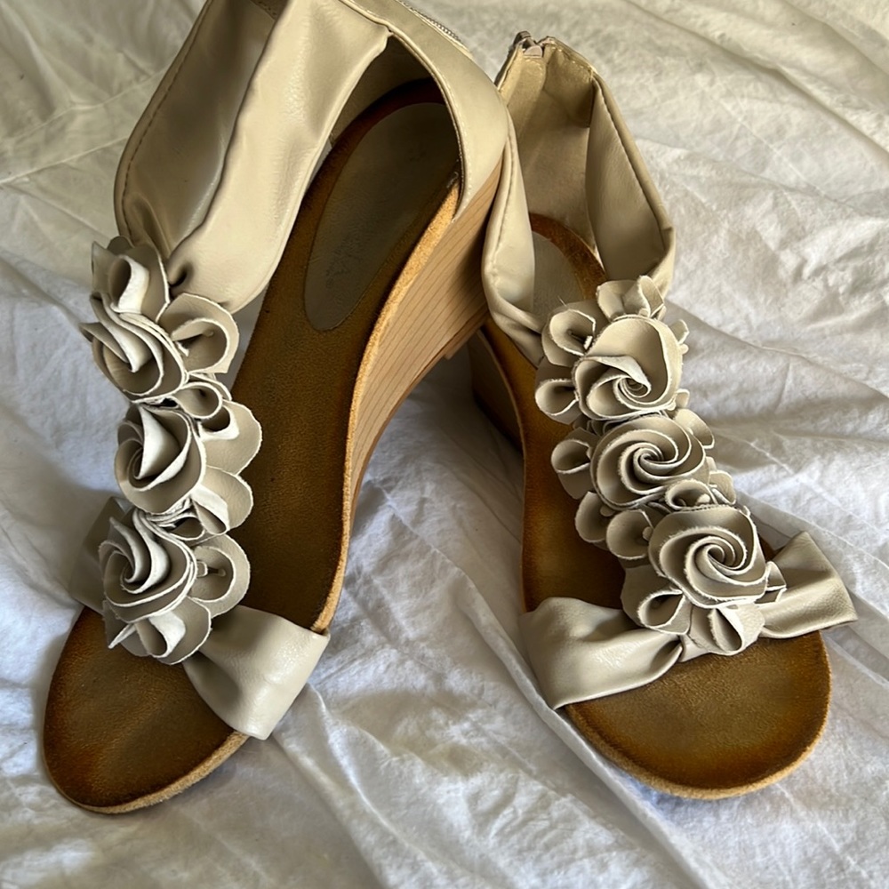 Women wedged sandals